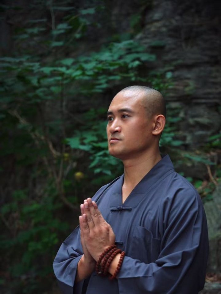 Master Shi Yanchuan in prayer greeting