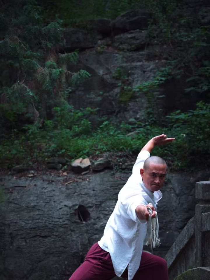 Master in bow stance