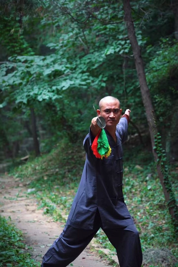 Master Shi Yanchuan with Jian sword in the forest